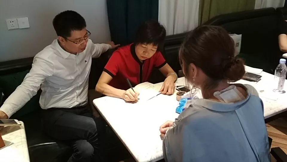 李柔：她悶聲不響干實體門店年賺1000萬利潤，到底賣什么！（上）